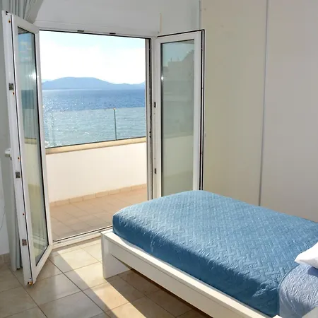 Diogenis Seaside Apartment *