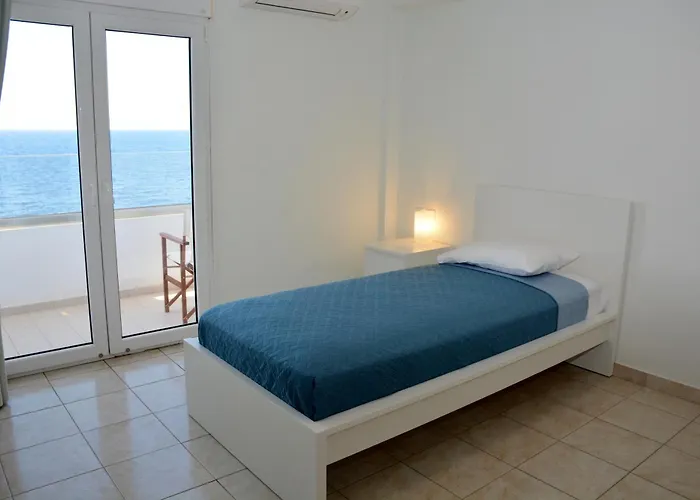 Diogenis Seaside Apartment *